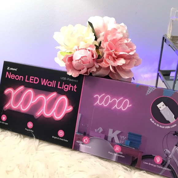 XOXO Neon Led Wall Light - Picture 3 of 11